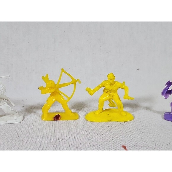 Vintage Lot Of 10 Cowboys And Indians Toy Plastic Figures - Picture 3 of 8